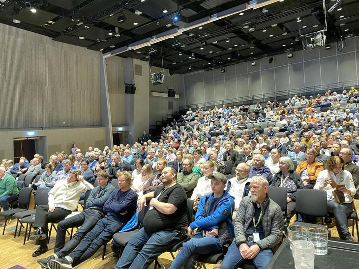 Hell Amfi fylt opp med interesserte LAM 2023-deltakarar