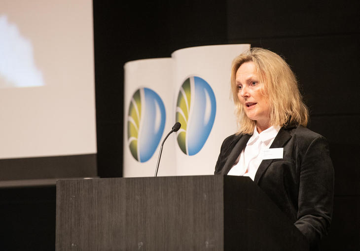 Trine Vaag på talerstolen på årsmøtet 18. april 2023. Foto: Håvard Simonsen, Faktotum Trine Vaag på talerstolen på årsmøtet 18. april 2023. Foto: Håvard Simonsen, Faktotum