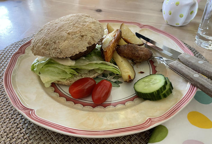 Bæburger servert på Jevne gård