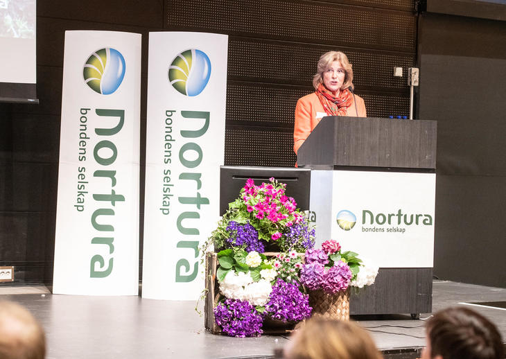 Konsernsjef Anne Marit Panengstuen på årsmøtet Konsernsjef Anne Marit Panengstuen på årsmøtet