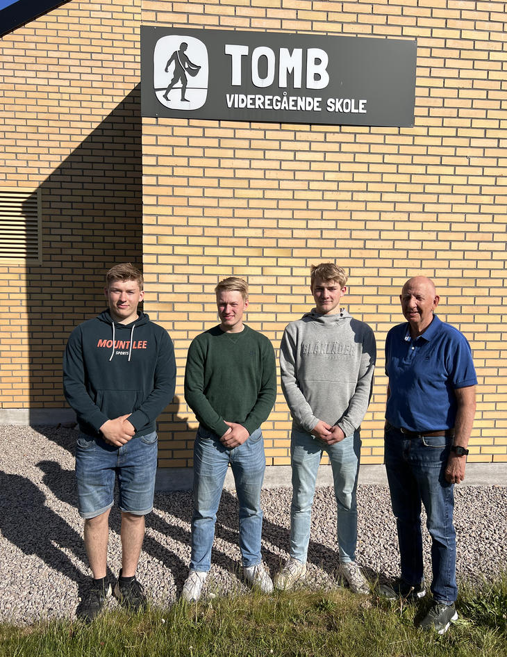 Årets landsvinnere på Husdyrtreff svineproduksjon, fra venstre: Bjørn Vidar Bøe, Andreas Stenrød, Erik Søndrål og lærer Tore Framstad