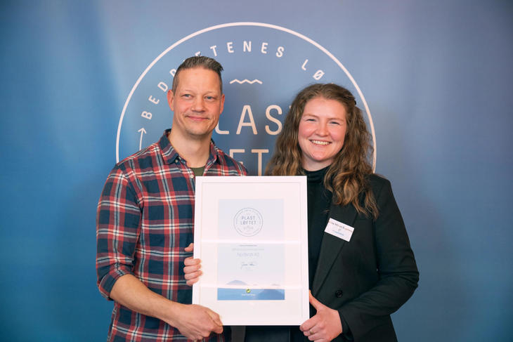 FOTO: Grønt Punkt Norge. Rasmus Haage Sørensen og Anne Maren Engeloug i Norfersk. FOTO: Grønt Punkt Norge. Rasmus Haage Sørensen og Anne Maren Engeloug i Norfersk.